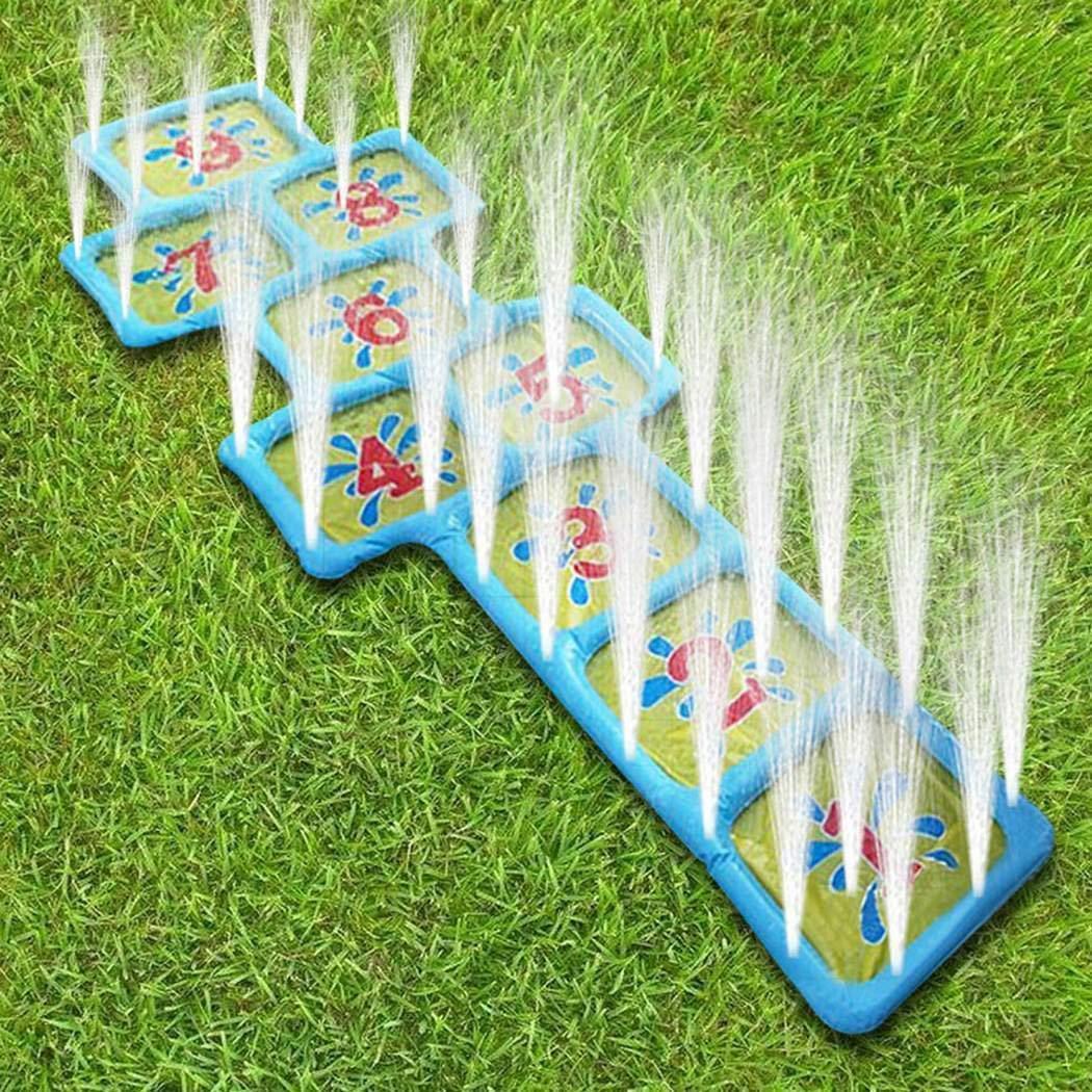 Inflatable water spray mat